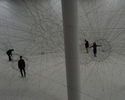 "On Air", ALGO-R(H)I(Y)THMS - (c) Tomás Saraceno - Palais de Tokyo