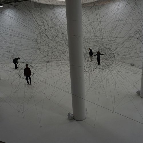 "On Air", ALGO-R(H)I(Y)THMS - (c) Tomás Saraceno - Palais de Tokyo