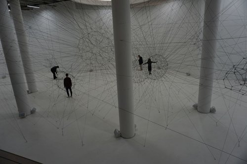 "On Air", ALGO-R(H)I(Y)THMS - (c) Tomás Saraceno - Palais de Tokyo