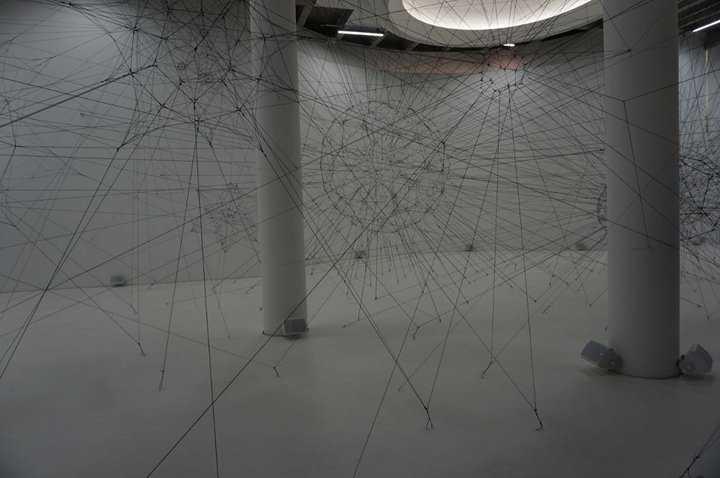 "On Air", ALGO-R(H)I(Y)THMS 2 - (c) Tomás Saraceno - Palais de Tokyo