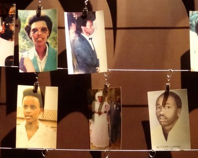 Photos des victimes du génocide du Rwanda - mémorial de Kigali - Creative Commons - WikiMedia