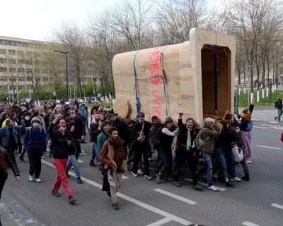 Poubelle rue de la loi.jpg