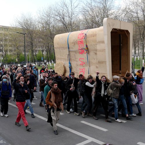 Poubelle rue de la loi.jpg