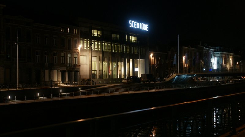 Quai 10 (Charleroi) - vue extérieure de nuit