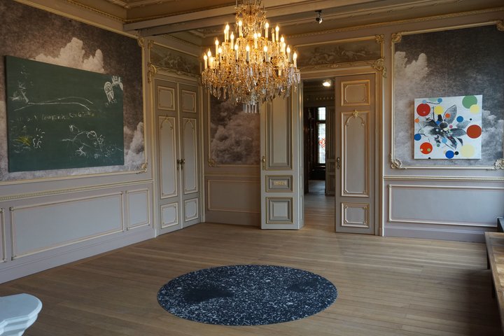 exposition "Us" - Alain Bornain : Grand Salon, tapis, toiles