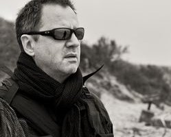 Rencontre avec Jean-Luc De Meyer (Front 242) : musique électronique, poésie, science-fiction et contraintes formelles