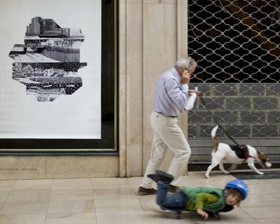 galerie Incise à Charleroi - dessin dans la vitrine : Mira Sanders, 2009