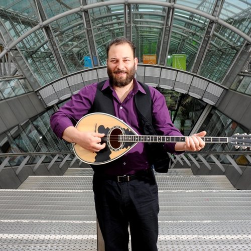 Giannis Sarris (bouzouki et chant). Muziek•Culture