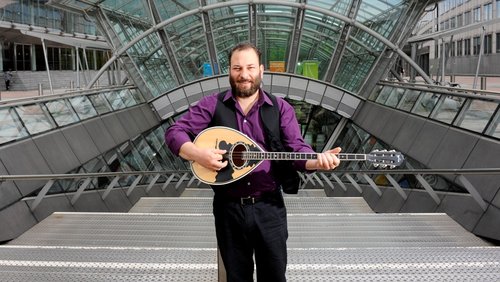 Giannis Sarris (bouzouki et chant). Muziek•Culture