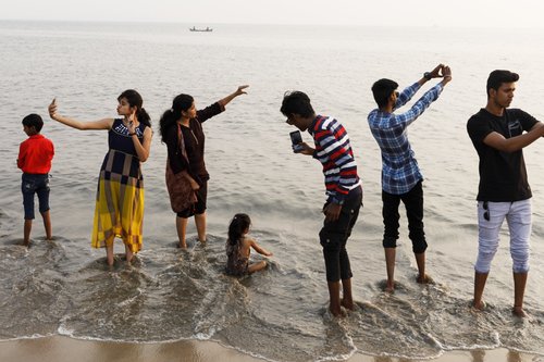 martin parr - death by selfie.jpg